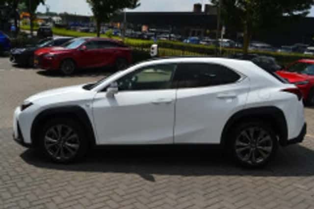 Lexus UX (2023) thumbnail 6