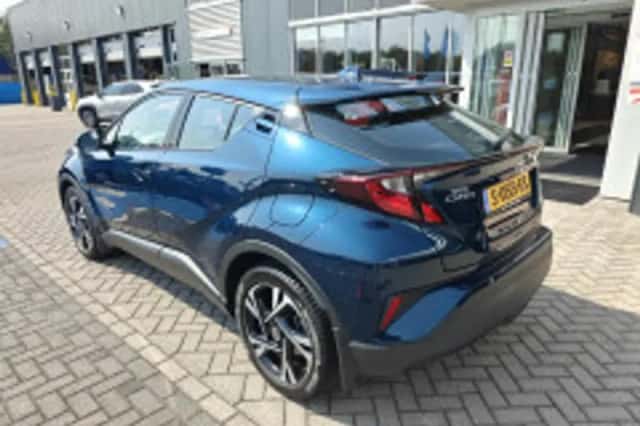 Toyota C hr (2023) thumbnail 3