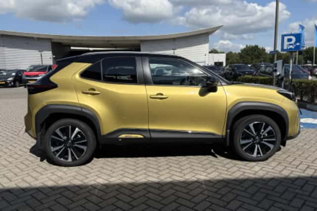 Toyota Yaris Cross (2022) thumbnail 2