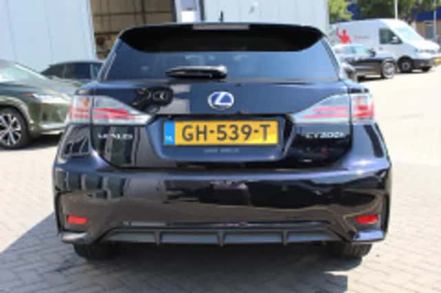 Lexus CT (2015) thumbnail 4