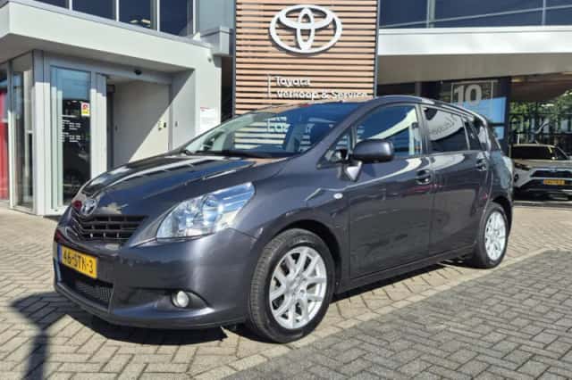 Toyota Verso (2011) thumbnail 1