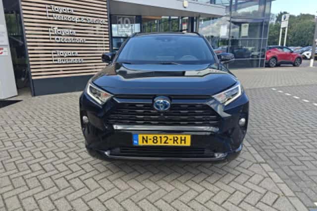 Toyota RAV4 (2021) thumbnail 2