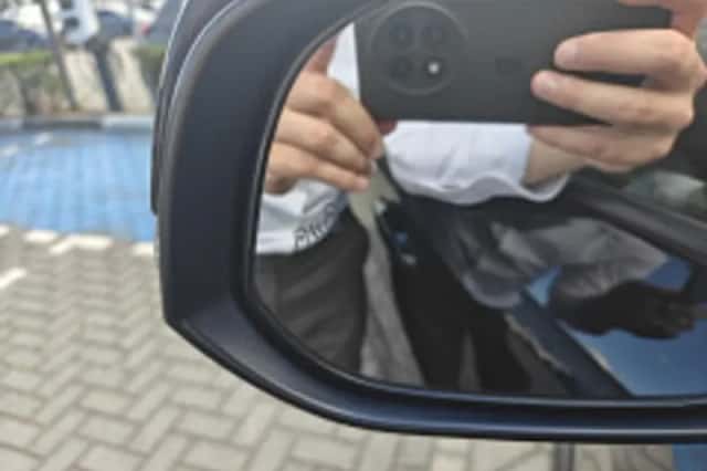 Toyota RAV4 (2021) thumbnail 3