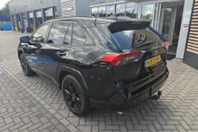 Toyota RAV4 (2021) thumbnail 6