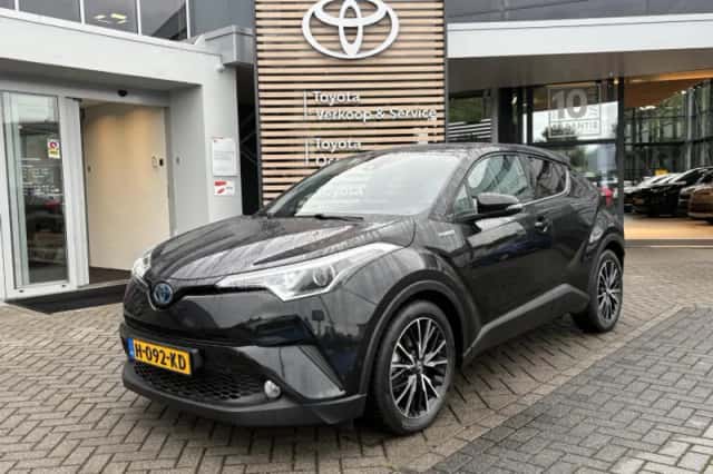 Toyota C-HR (2017) thumbnail 1