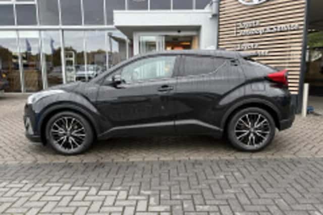 Toyota C-HR (2017) thumbnail 4