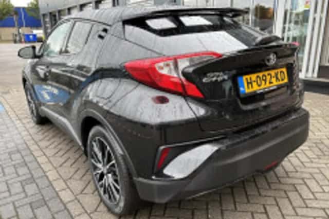 Toyota C-HR (2017) thumbnail 5