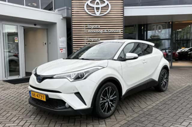 Toyota C-HR (2017) thumbnail 1