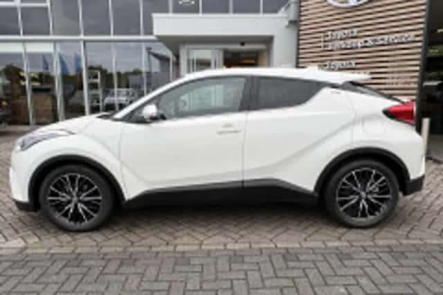 Toyota C-HR (2017) thumbnail 4