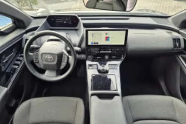 Toyota bZ4X (2023) thumbnail 6