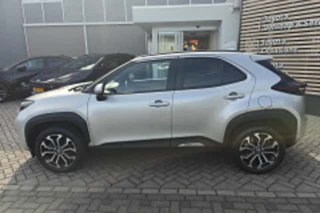Toyota Yaris Cross (2024) thumbnail 3
