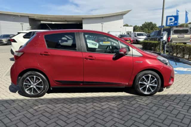 Toyota Yaris (2018) thumbnail 2