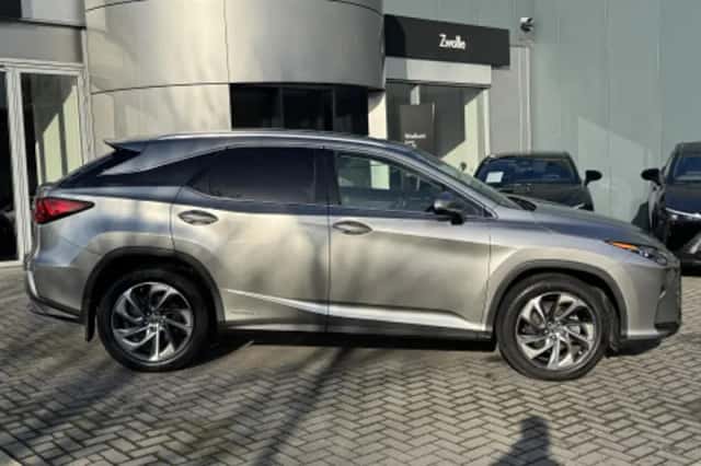 Lexus RX (2018) thumbnail 2