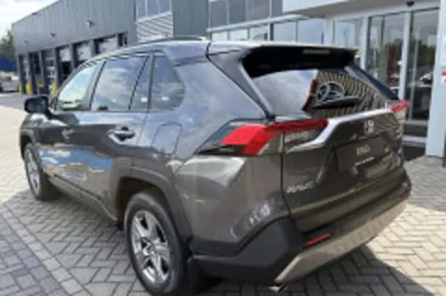 Toyota RAV4 (2024) thumbnail 5