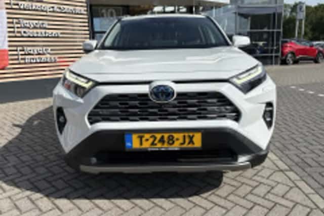 Toyota RAV4 (2023) thumbnail 3