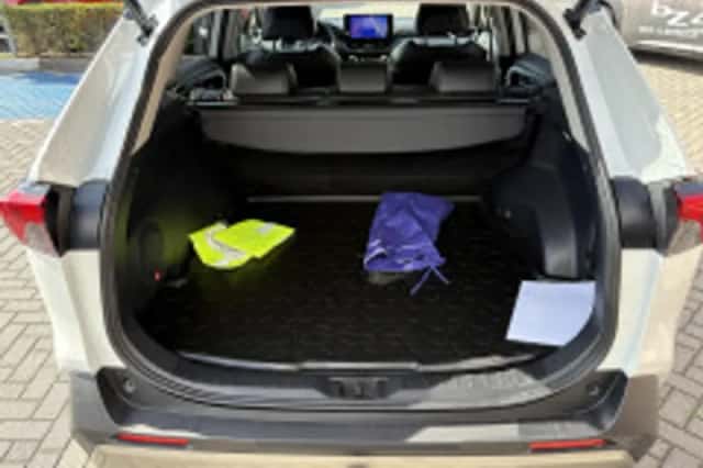 Toyota RAV4 (2023) thumbnail 6