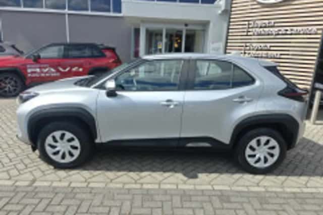 Toyota Yaris Cross (2023) thumbnail 3