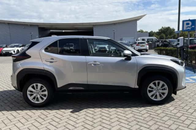 Toyota Yaris Cross (2024) thumbnail 2