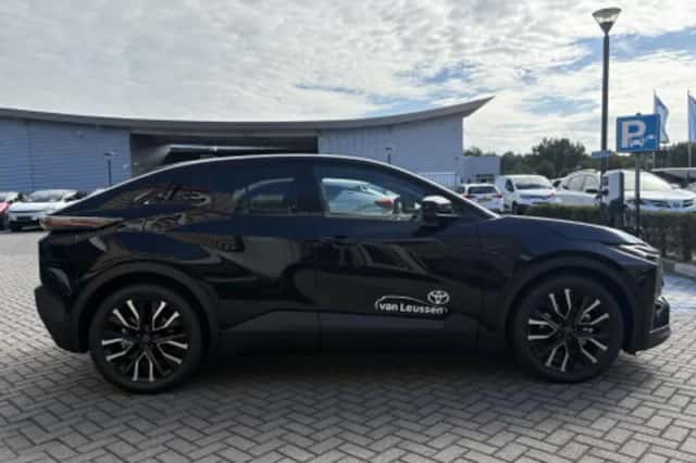Toyota C-HR (2026) thumbnail 2