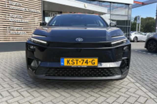 Toyota C-HR (2026) thumbnail 3