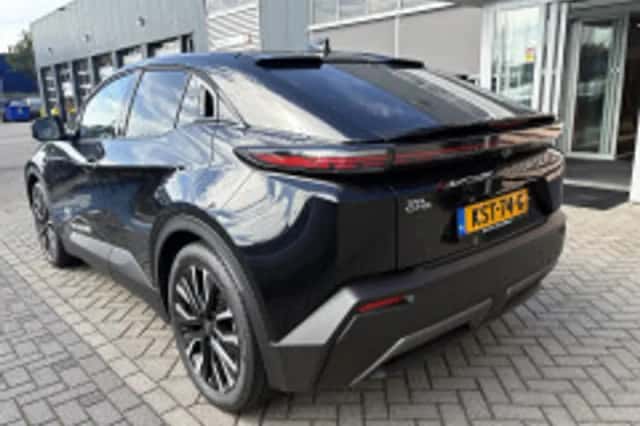 Toyota C-HR (2026) thumbnail 5
