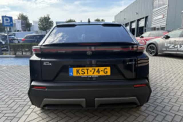 Toyota C-HR (2026) thumbnail 6