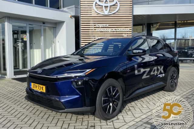 Toyota bZ4X (2026) thumbnail 1
