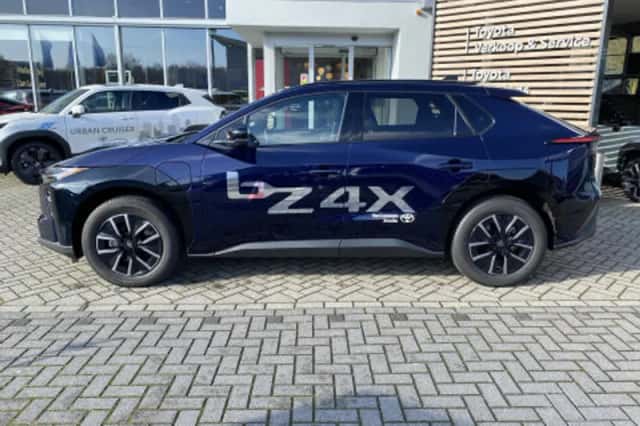 Toyota bZ4X (2026) thumbnail 2