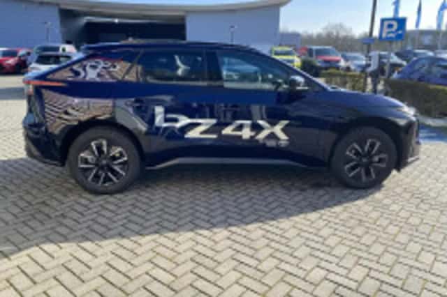 Toyota bZ4X (2026) thumbnail 4