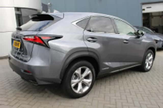 Lexus NX (2017) thumbnail 3