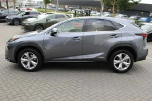 Lexus NX (2017) thumbnail 6
