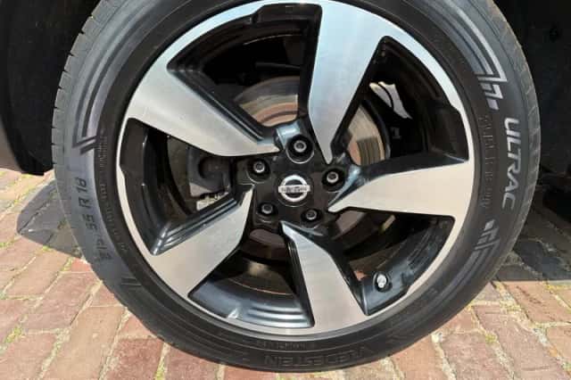 Nissan Qashqai (2015) thumbnail 4