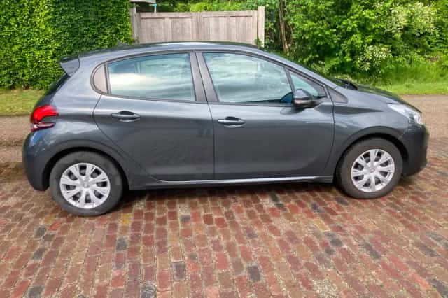 Peugeot 208 (2017) thumbnail 3