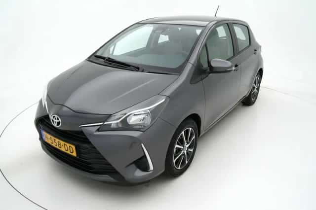 Toyota Yaris (2019) thumbnail 2
