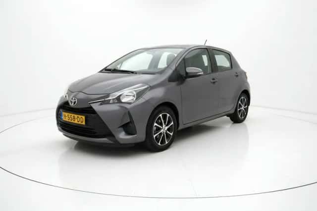 Toyota Yaris (2019) thumbnail 3