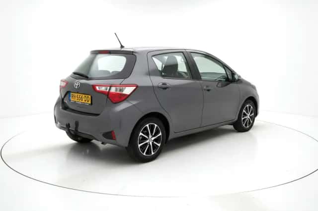 Toyota Yaris (2019) thumbnail 4