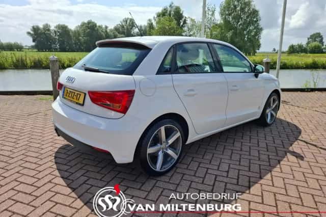 Audi A1 (2015) thumbnail 4