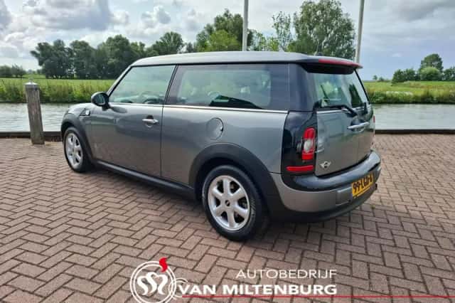 MINI Clubman (2010) thumbnail 3
