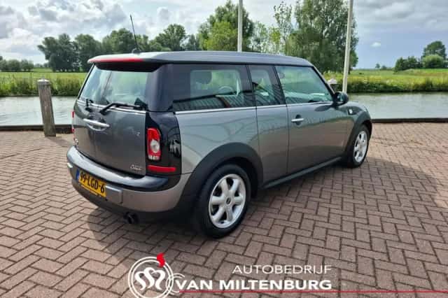MINI Clubman (2010) thumbnail 4