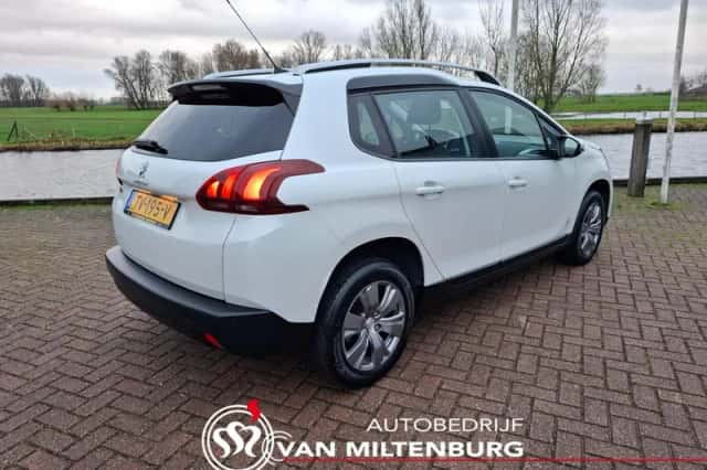 Peugeot 2008 (2018) thumbnail 4
