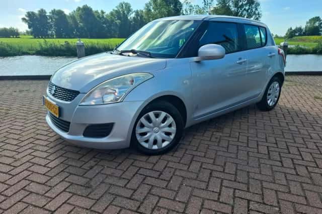 Suzuki Swift (2011) thumbnail 1