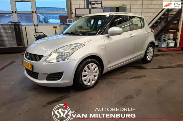 Suzuki Swift (2011) thumbnail 2