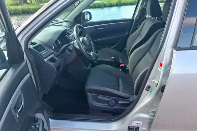 Suzuki Swift (2011) thumbnail 5