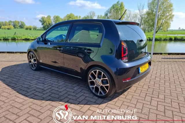 Volkswagen Up! (2019) thumbnail 3