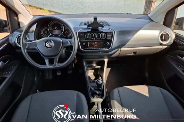 Volkswagen Up! (2019) thumbnail 6