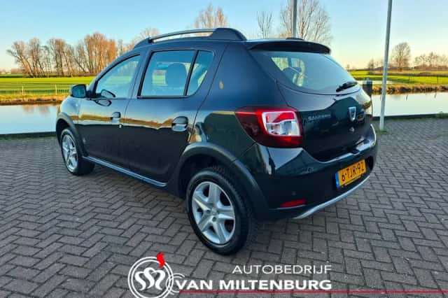 Dacia Sandero (2014) thumbnail 3