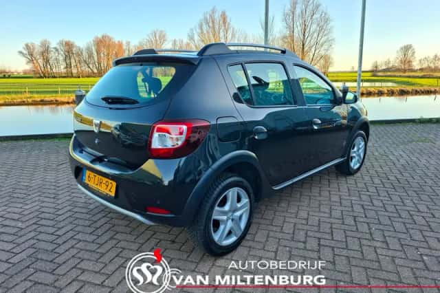 Dacia Sandero (2014) thumbnail 4
