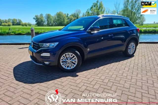 Volkswagen T-Roc (2018) thumbnail 1