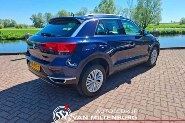 Volkswagen T-Roc (2018) thumbnail 4