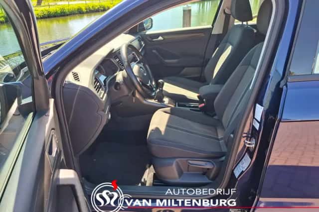 Volkswagen T-Roc (2018) thumbnail 6